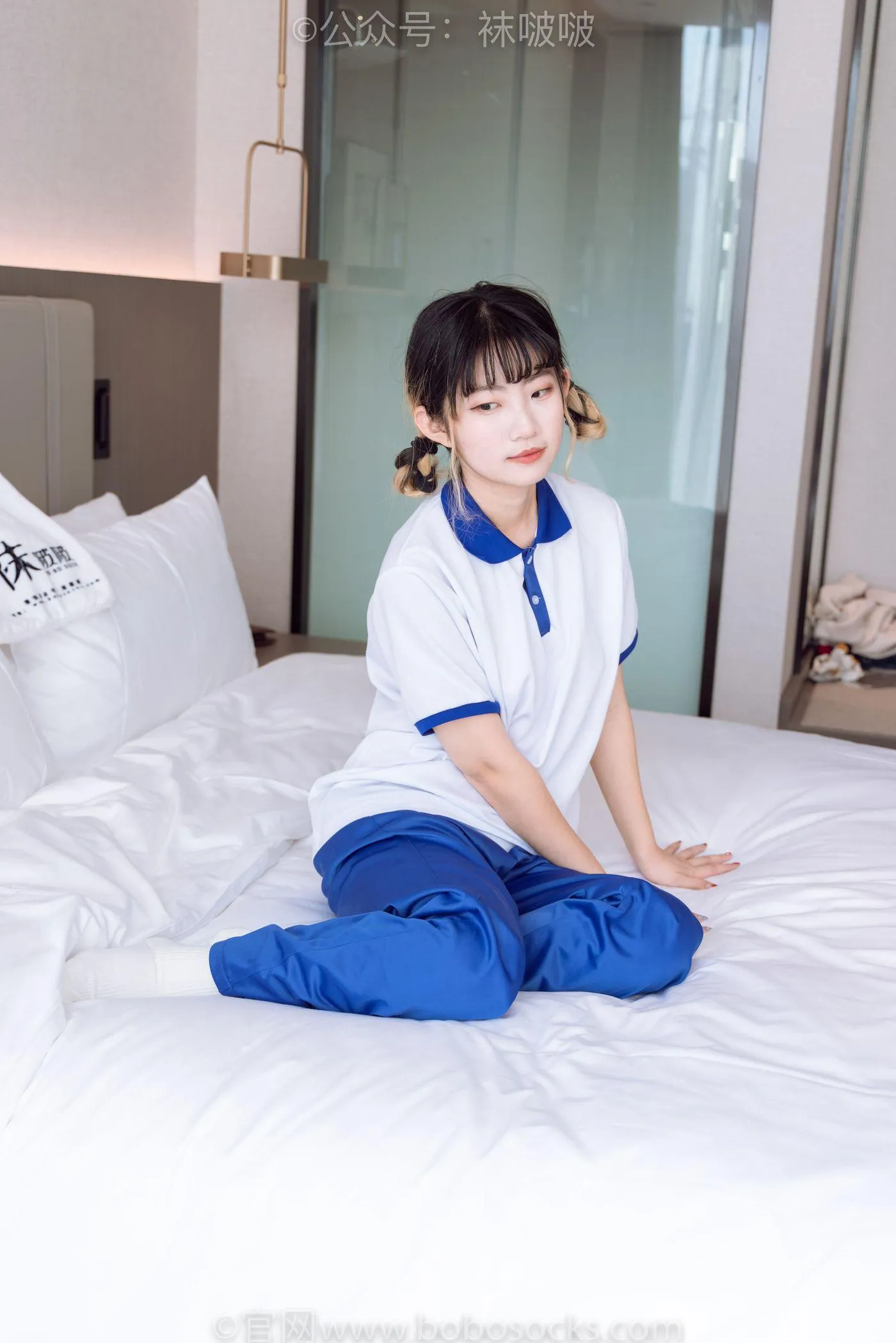 [BoBoSocks袜啵啵]NO.042 砂糖-校服、板鞋、白棉袜、油亮白丝 [139P]插图7